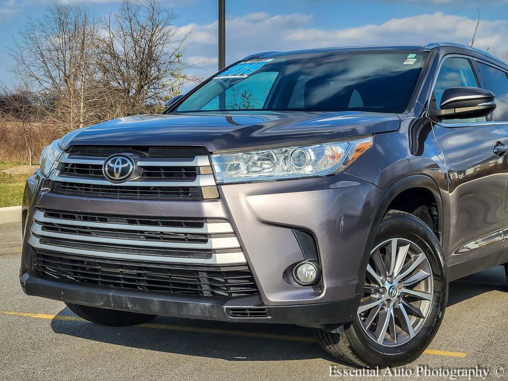 Used 2019 Toyota Highlander XLE AWD/4WD image 2