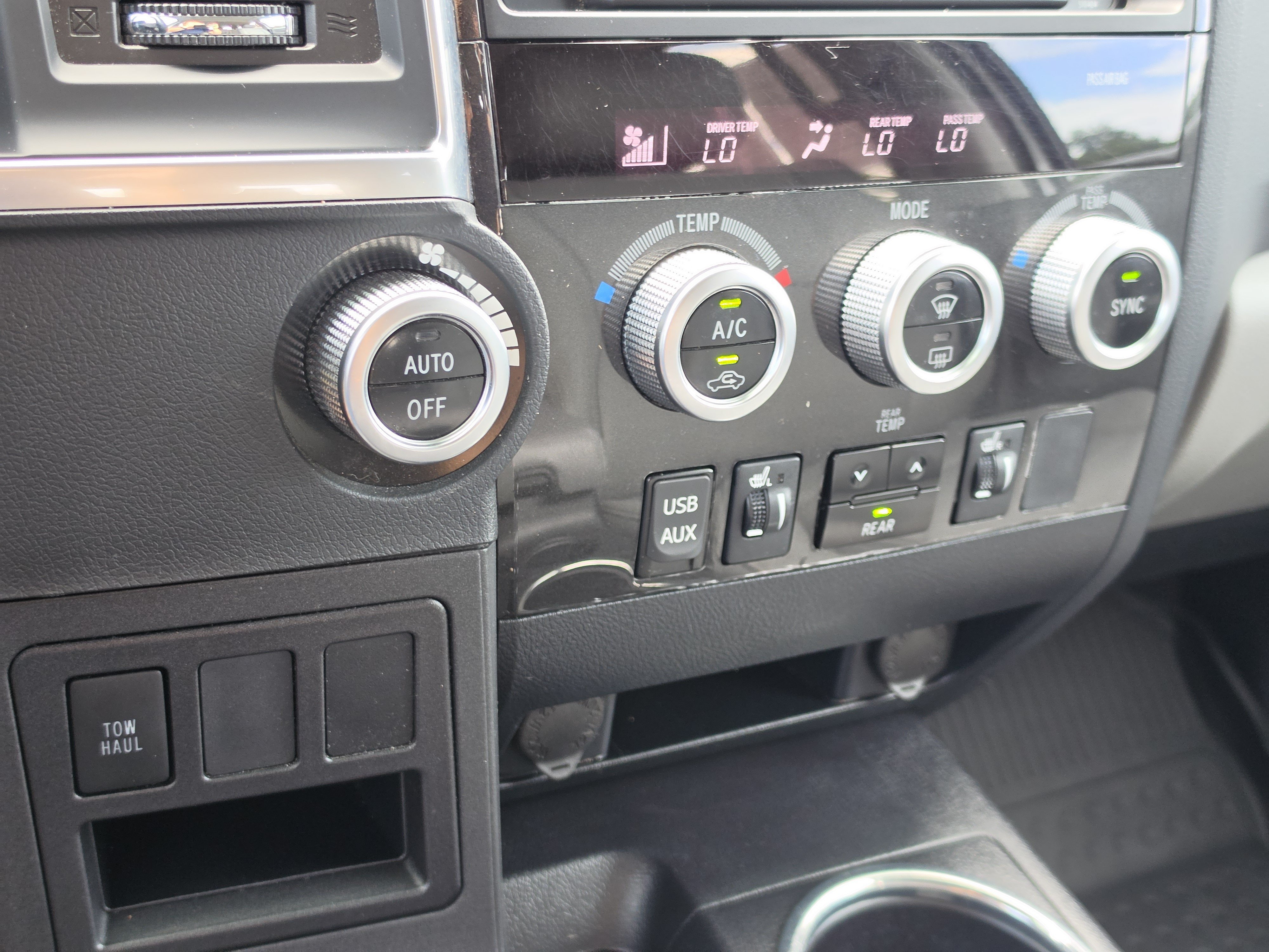Used 2019 Toyota Sequoia Limited w/ Safety & Convenience Package RWD image 26