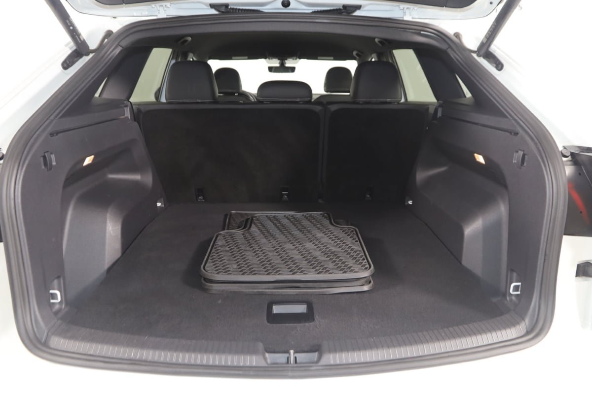 Used 2023 Volkswagen Atlas Cross Sport SE w/ Black Wheel Package AWD/4WD image 38