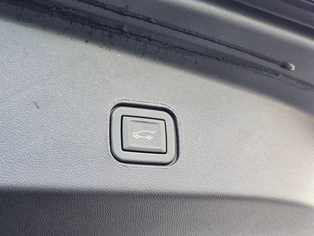 Certified 2025 Cadillac Lyriq Luxury w/ LPO, Floor Liner Package image 31