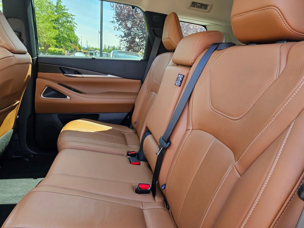 Used 2023 INFINITI QX60 Sensory w/ Vision Package AWD/4WD image 22
