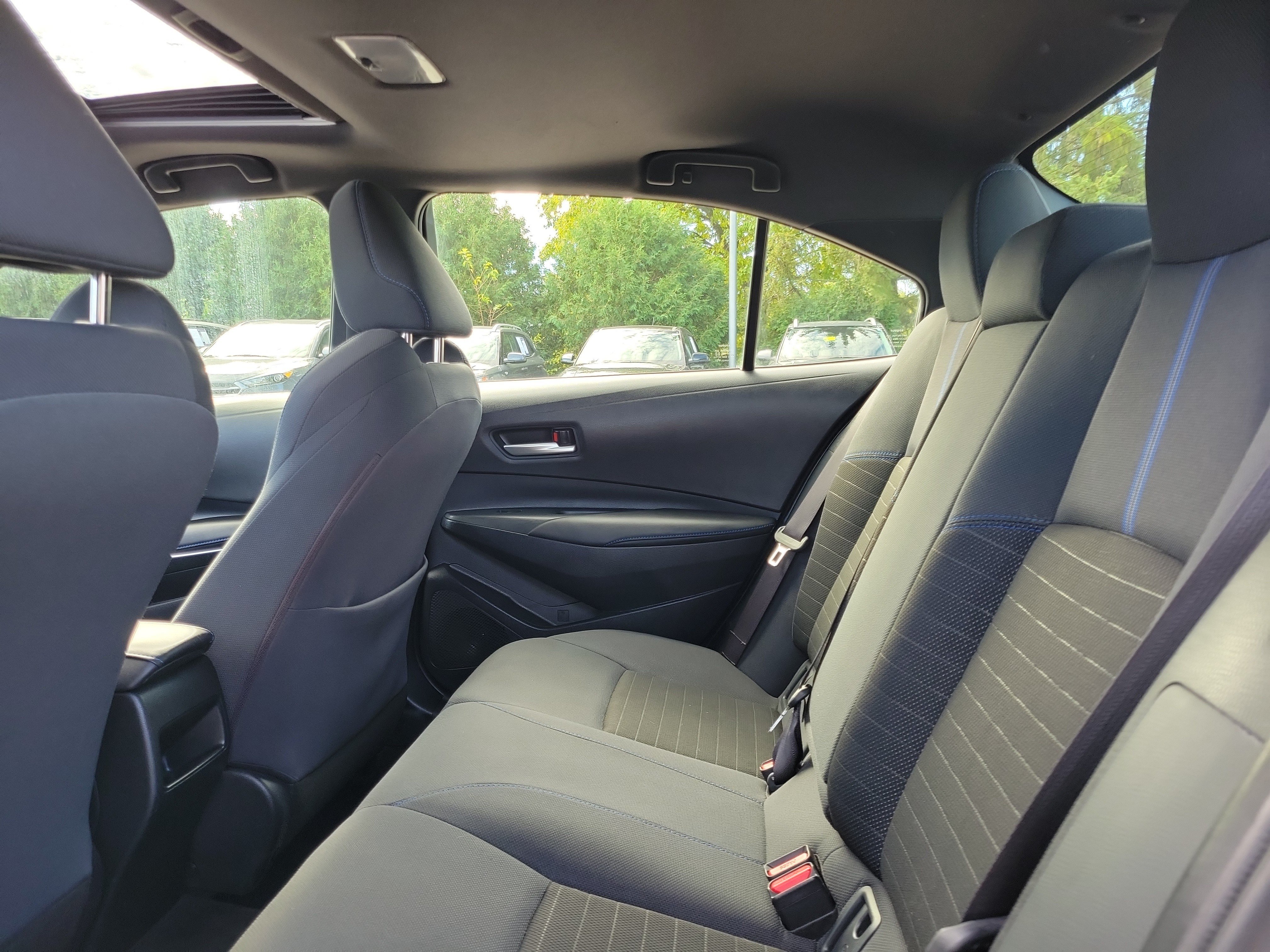 Used 2021 Toyota Corolla SE w/ SE Premium Package FWD image 11