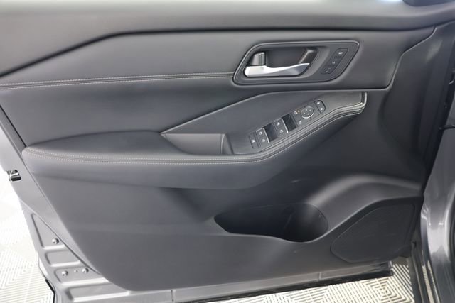 Used 2025 Nissan Rogue SL w/ SL Premium Package image 26