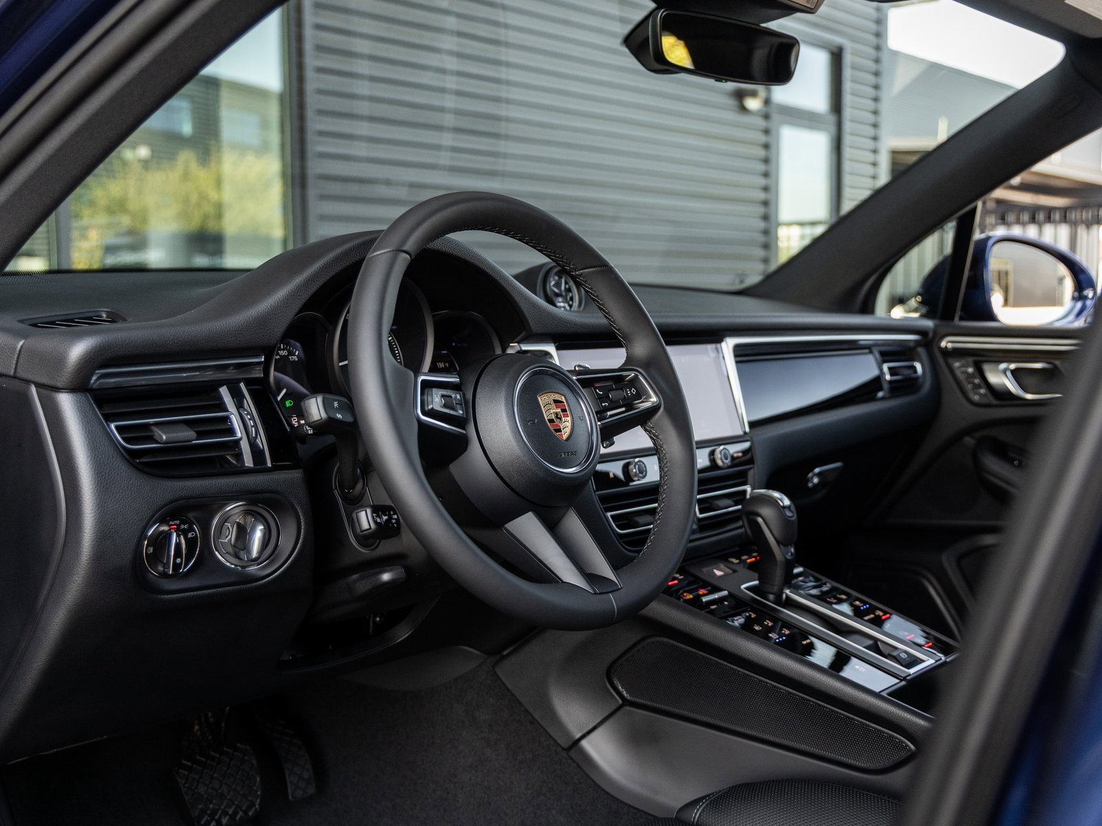 New 2026 Porsche Macan image 4