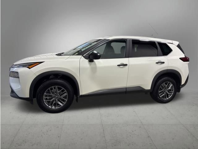 Used 2023 Nissan Rogue S AWD/4WD image 2