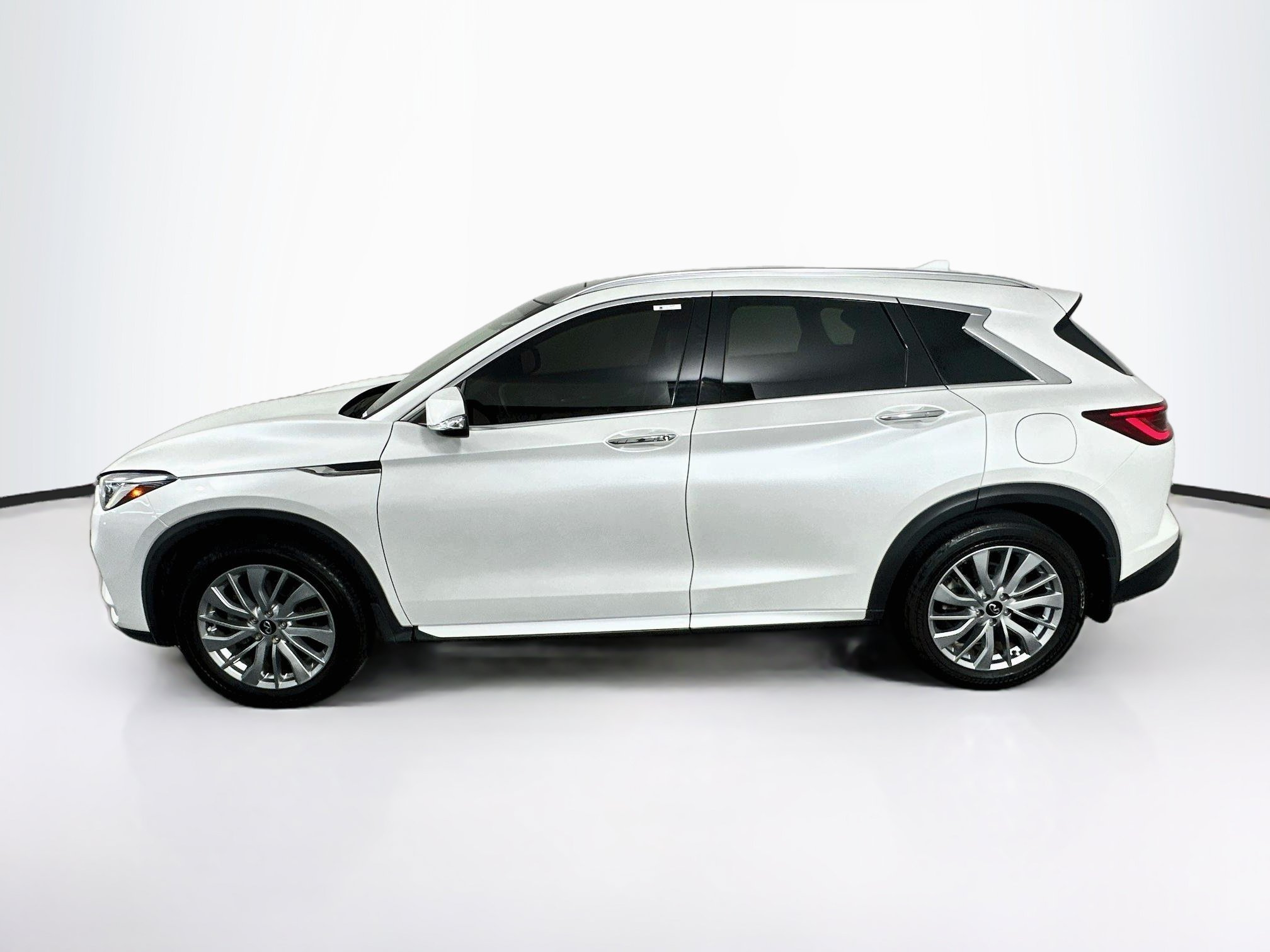 Used 2023 INFINITI QX50 Luxe FWD image 4