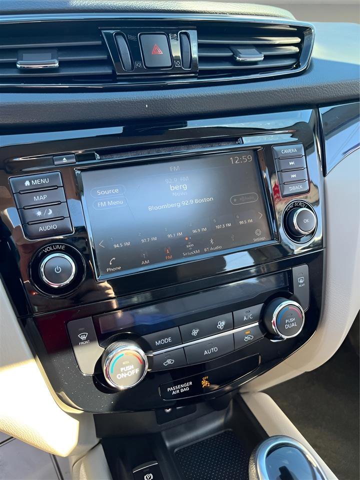 Used 2022 Nissan Rogue Sport SL w/ Premium Package image 38