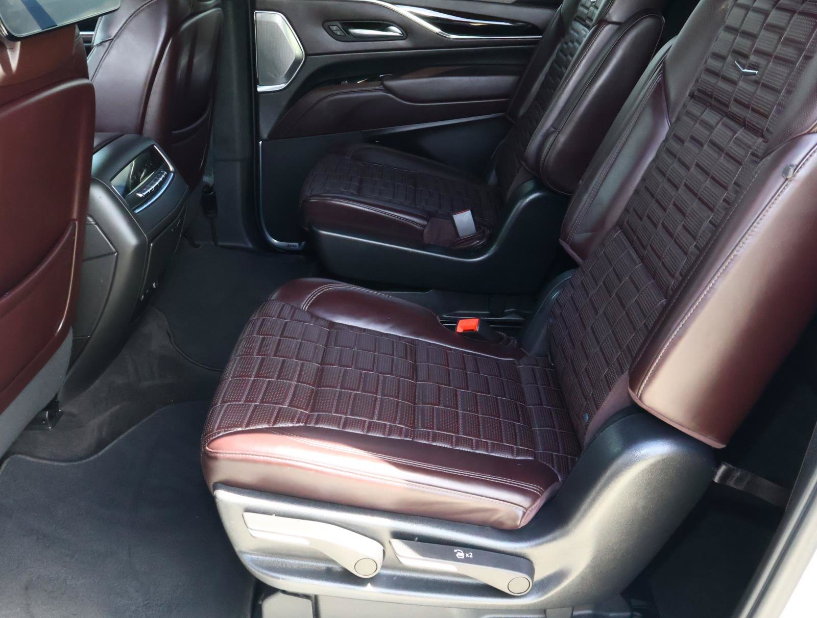 Used 2023 Cadillac Escalade ESV Sport Platinum w/ LPO, ONYX Package AWD/4WD image 28