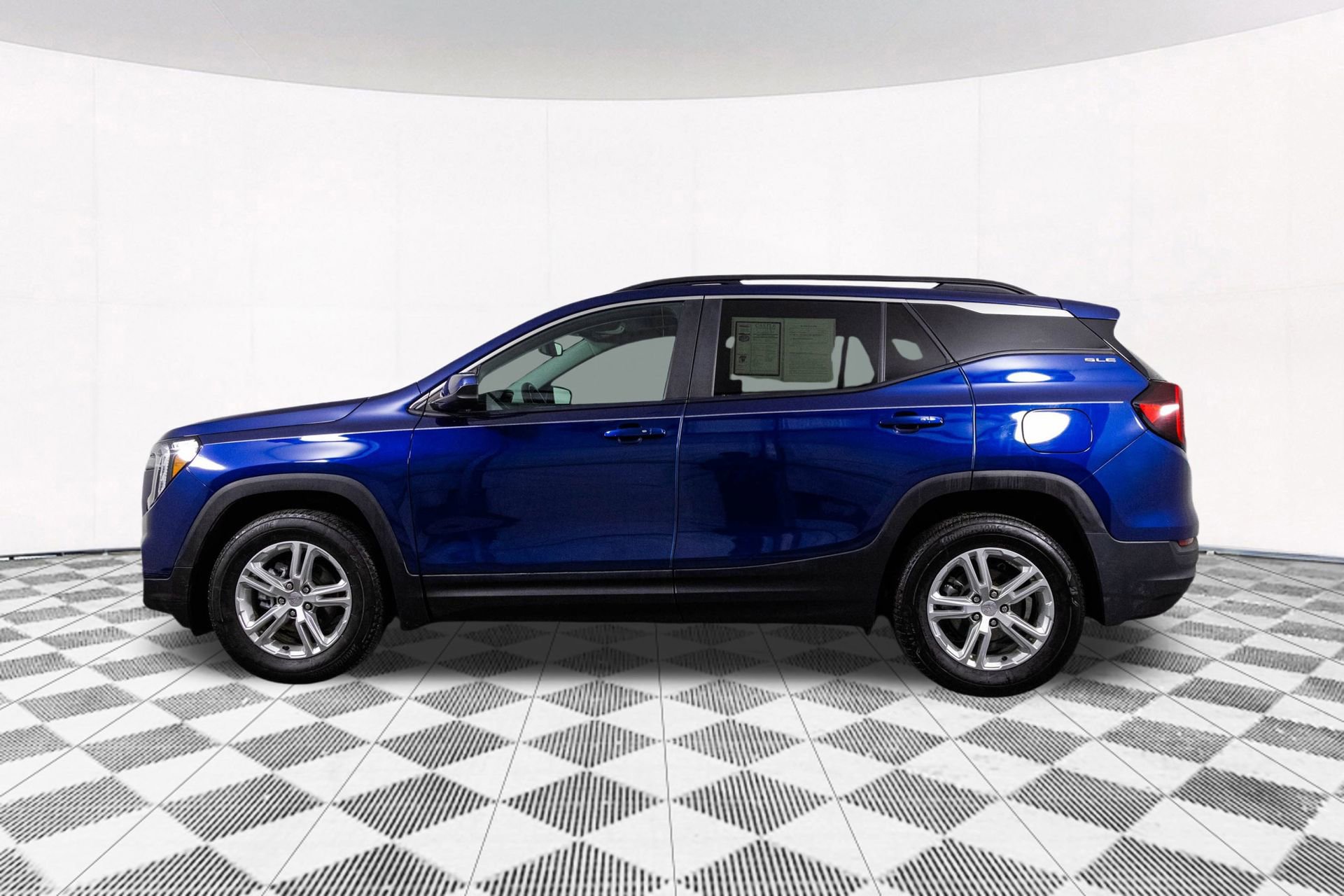 Certified 2022 GMC Terrain SLE w/ Driver Convenience Package image 11