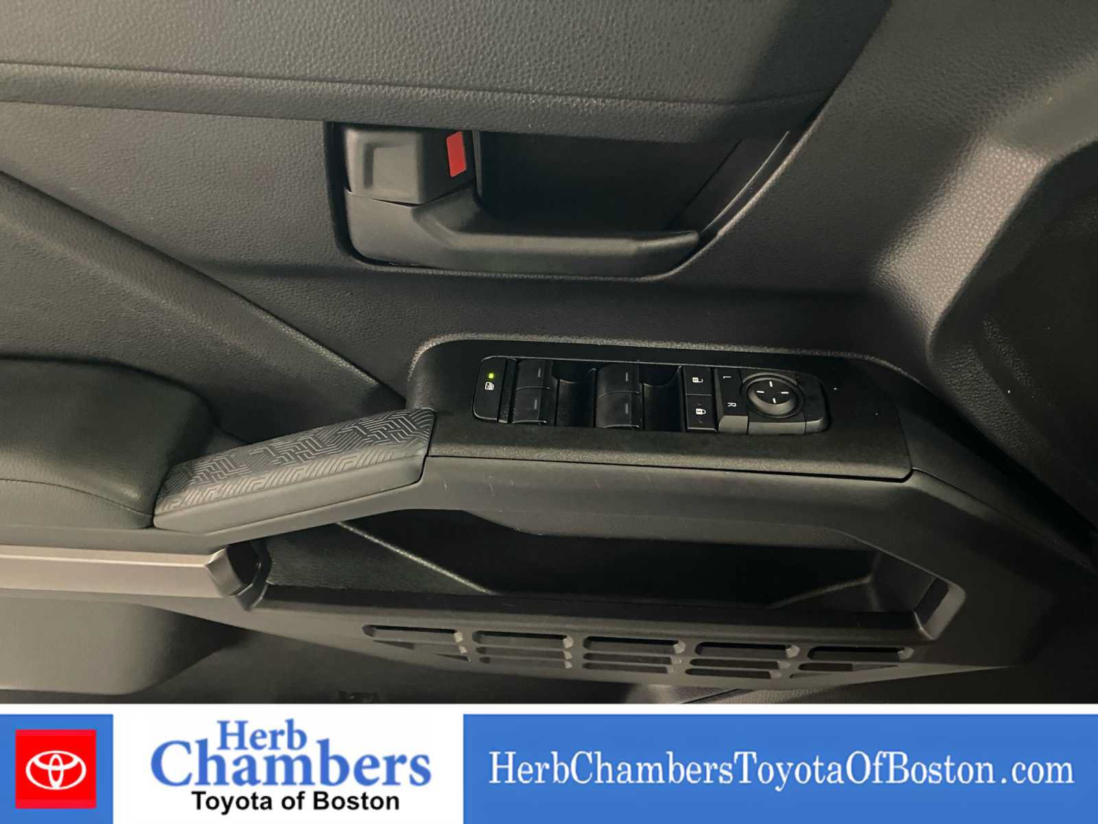 Used 2025 Toyota 4Runner SR5 AWD/4WD image 15