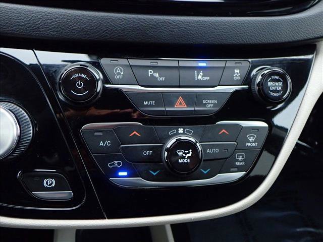 Used 2022 Chrysler Pacifica Touring-L image 21