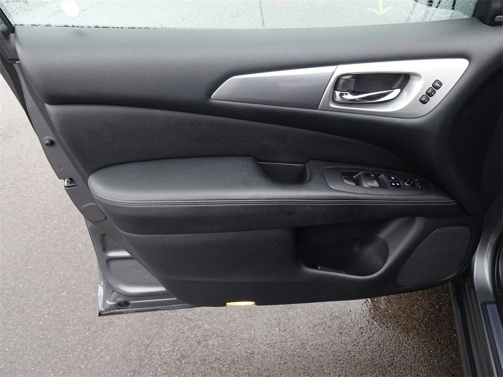 Used 2019 Nissan Pathfinder SL image 11