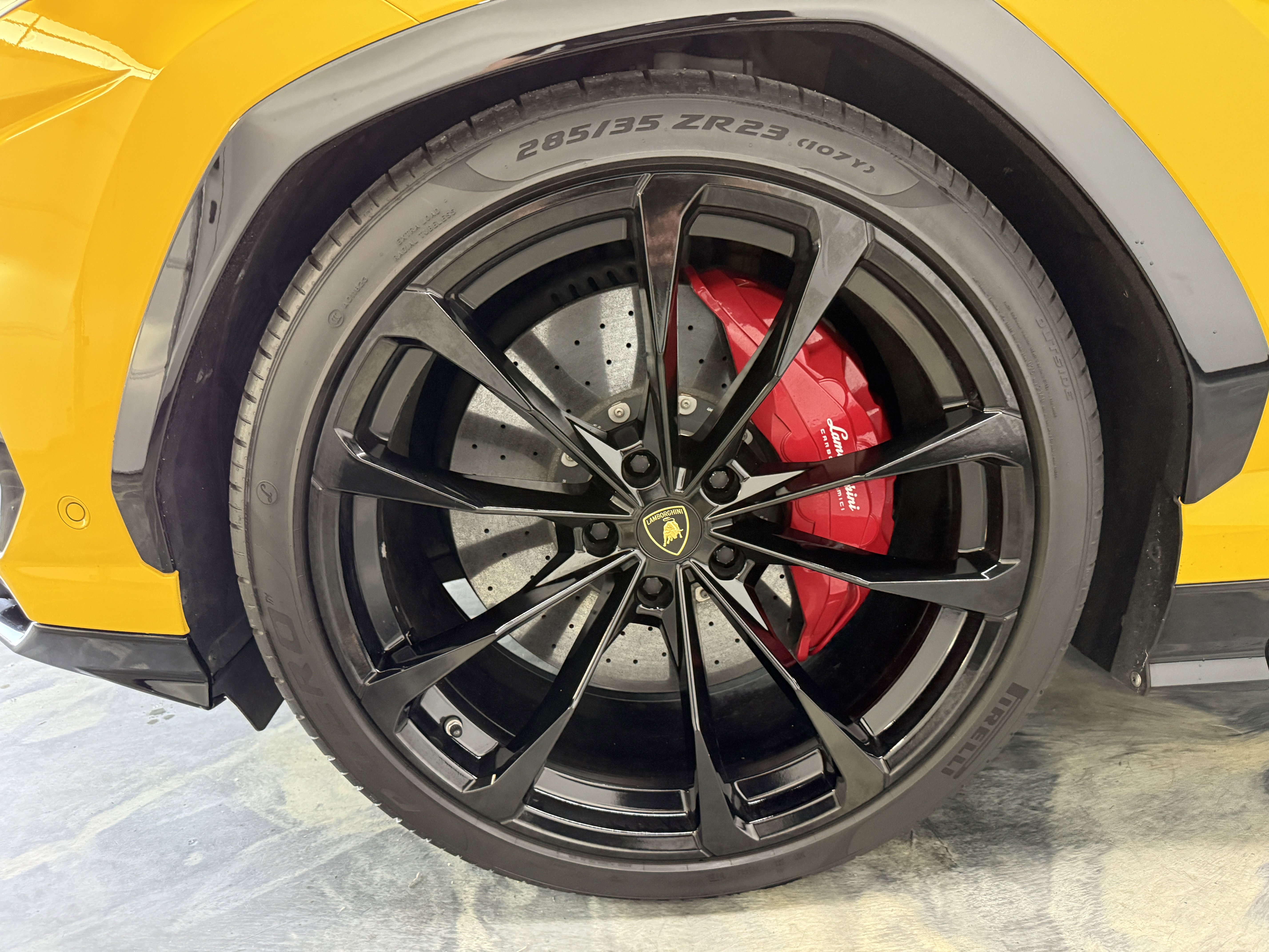 Used 2019 Lamborghini Urus AWD/4WD image 39