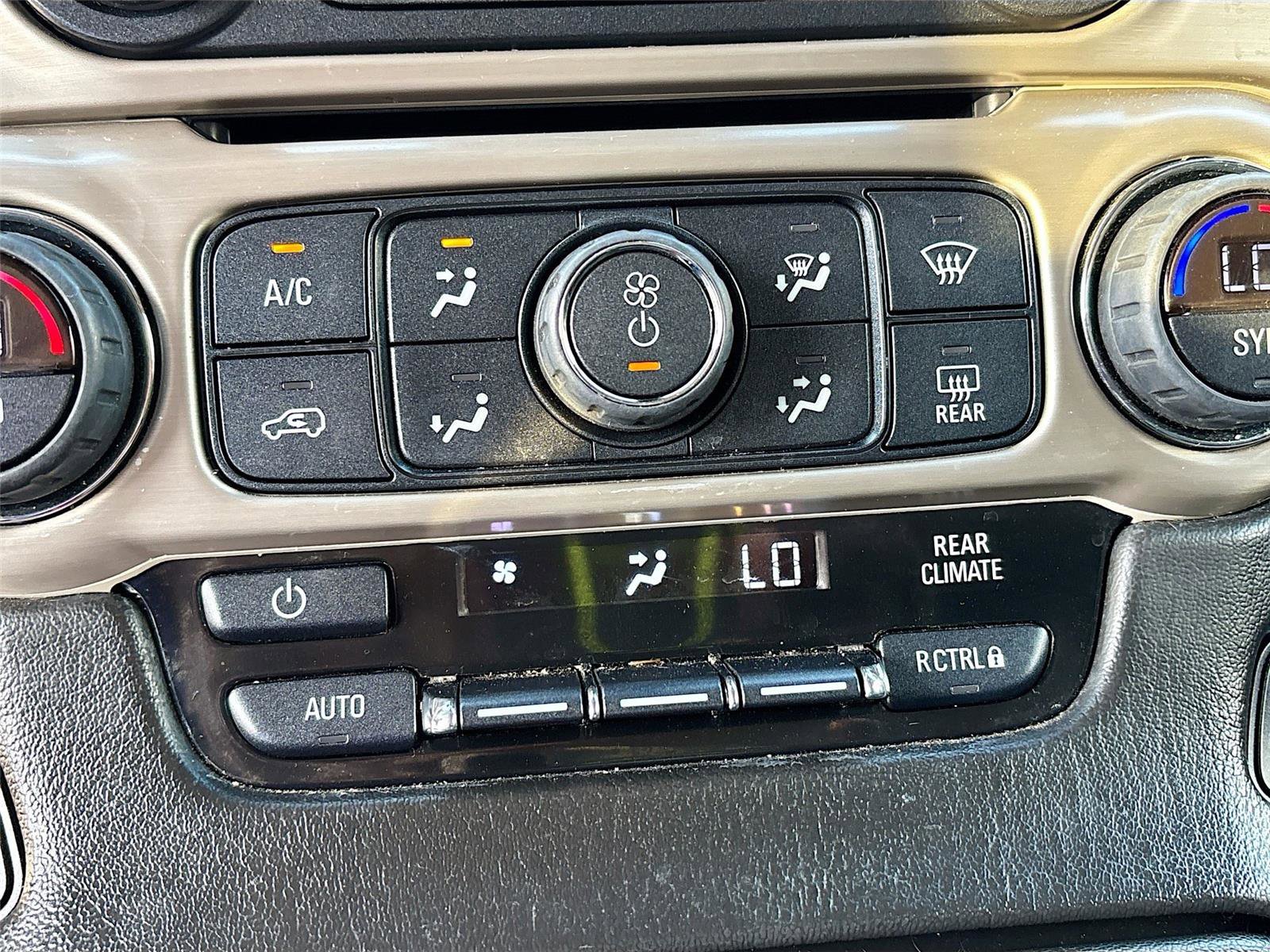 Used 2016 GMC Yukon Denali image 17