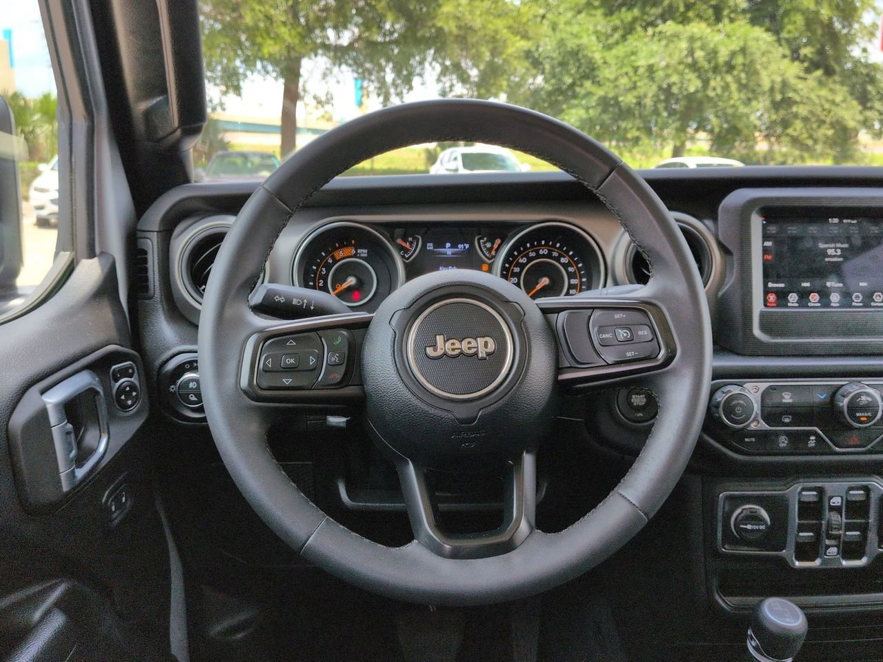 Used 2023 Jeep Gladiator Sport AWD/4WD image 11