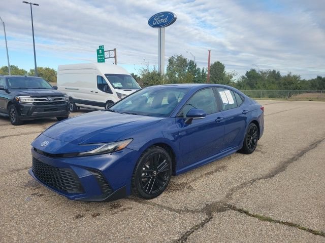 Used 2025 Toyota Camry SE image 18