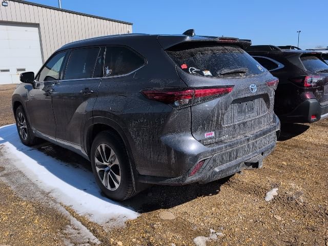 Used 2020 Toyota Highlander XLE image 2