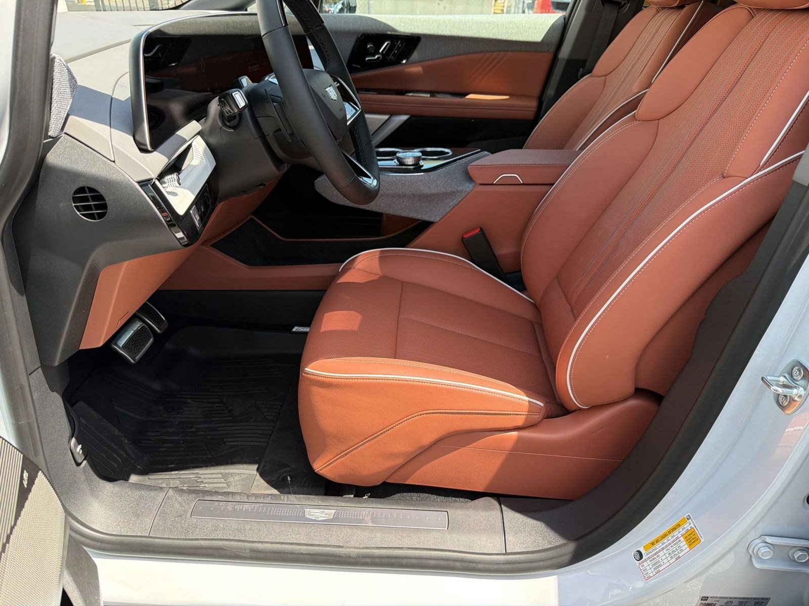 New 2027 Cadillac Optiq Premium Sport w/ LPO, Floor Liner Package AWD/4WD image 4