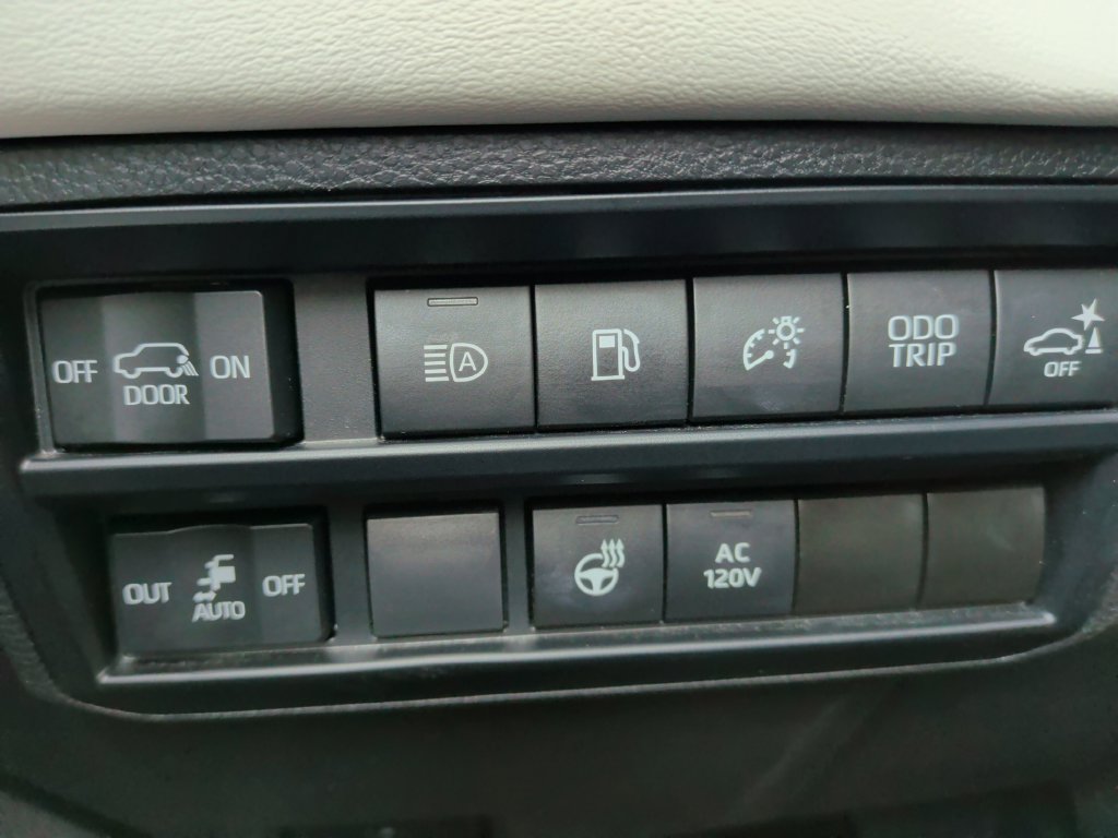 Used 2023 Toyota Sequoia Capstone AWD/4WD image 27