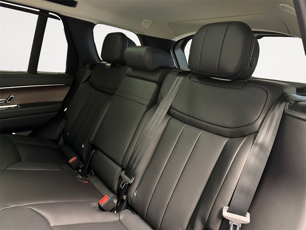New 2026 Land Rover Range Rover SE image 13