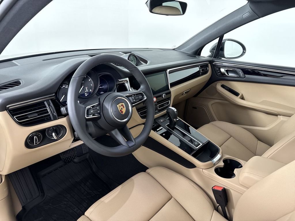 New 2026 Porsche Macan AWD/4WD image 4