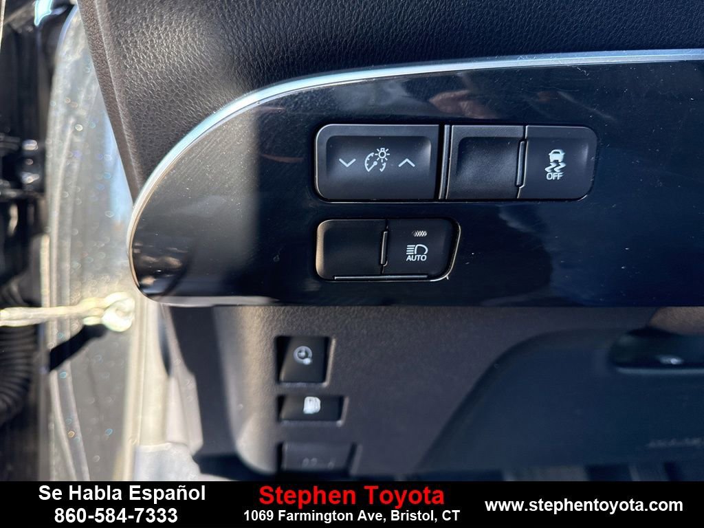 Used 2021 Toyota Prius Prime XLE image 16