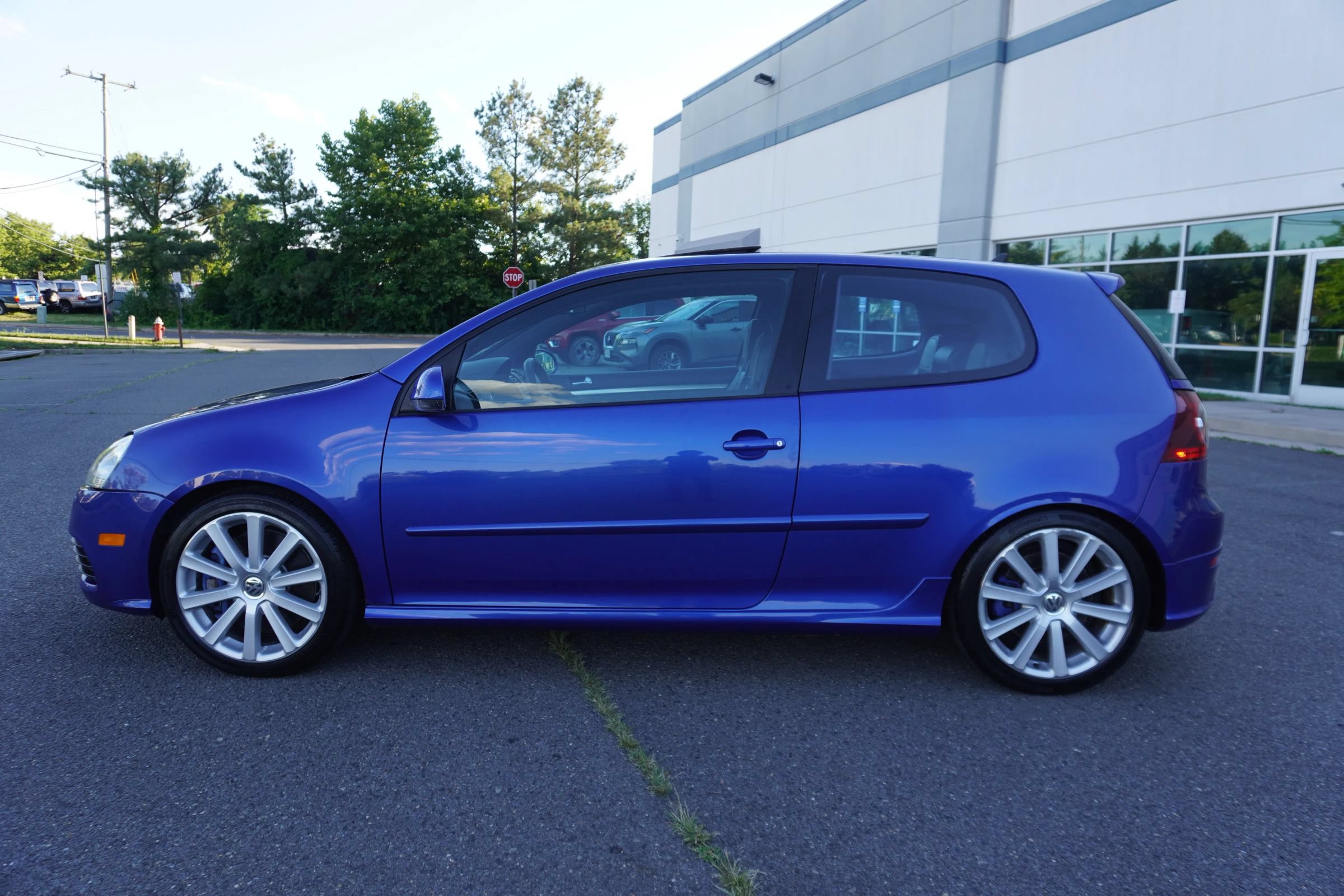 Used 2008 Volkswagen R32 AWD/4WD image 4