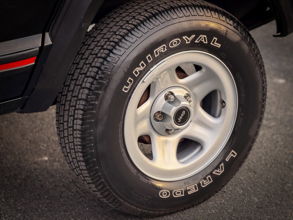 Used 1996 Jeep Cherokee Sport image 9