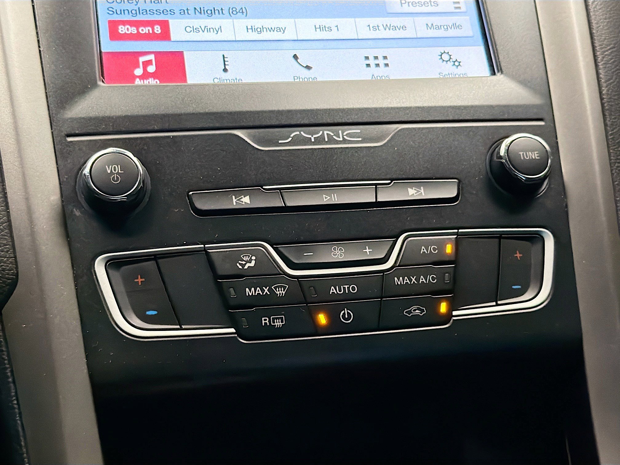 Used 2019 Ford Fusion SE image 9