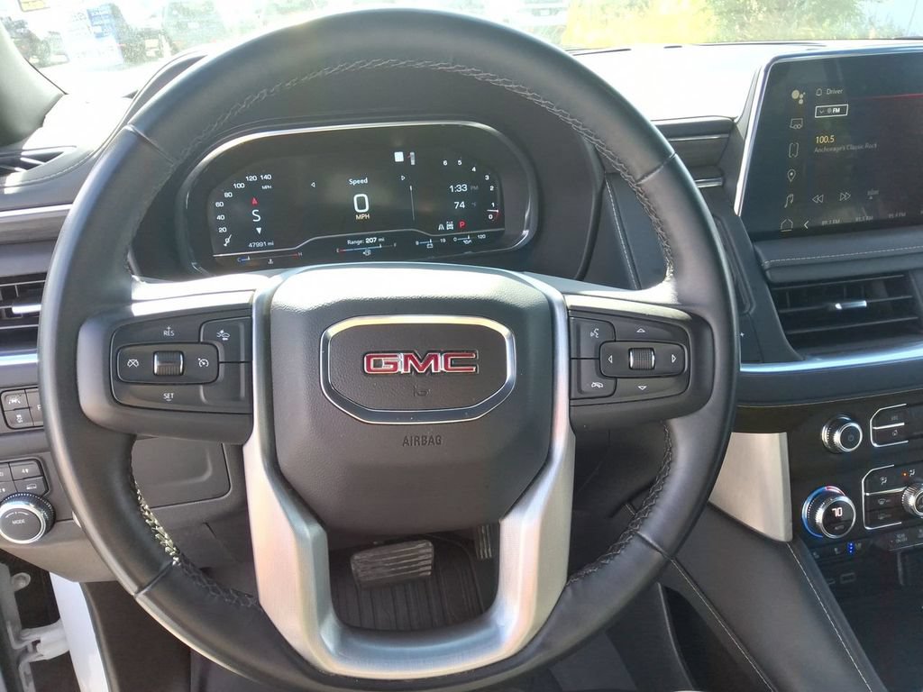 Used 2023 GMC Yukon XL SLT AWD/4WD image 13