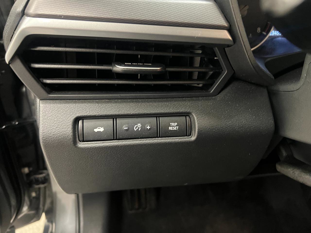 Used 2025 Nissan Altima 2.5 SR FWD image 35