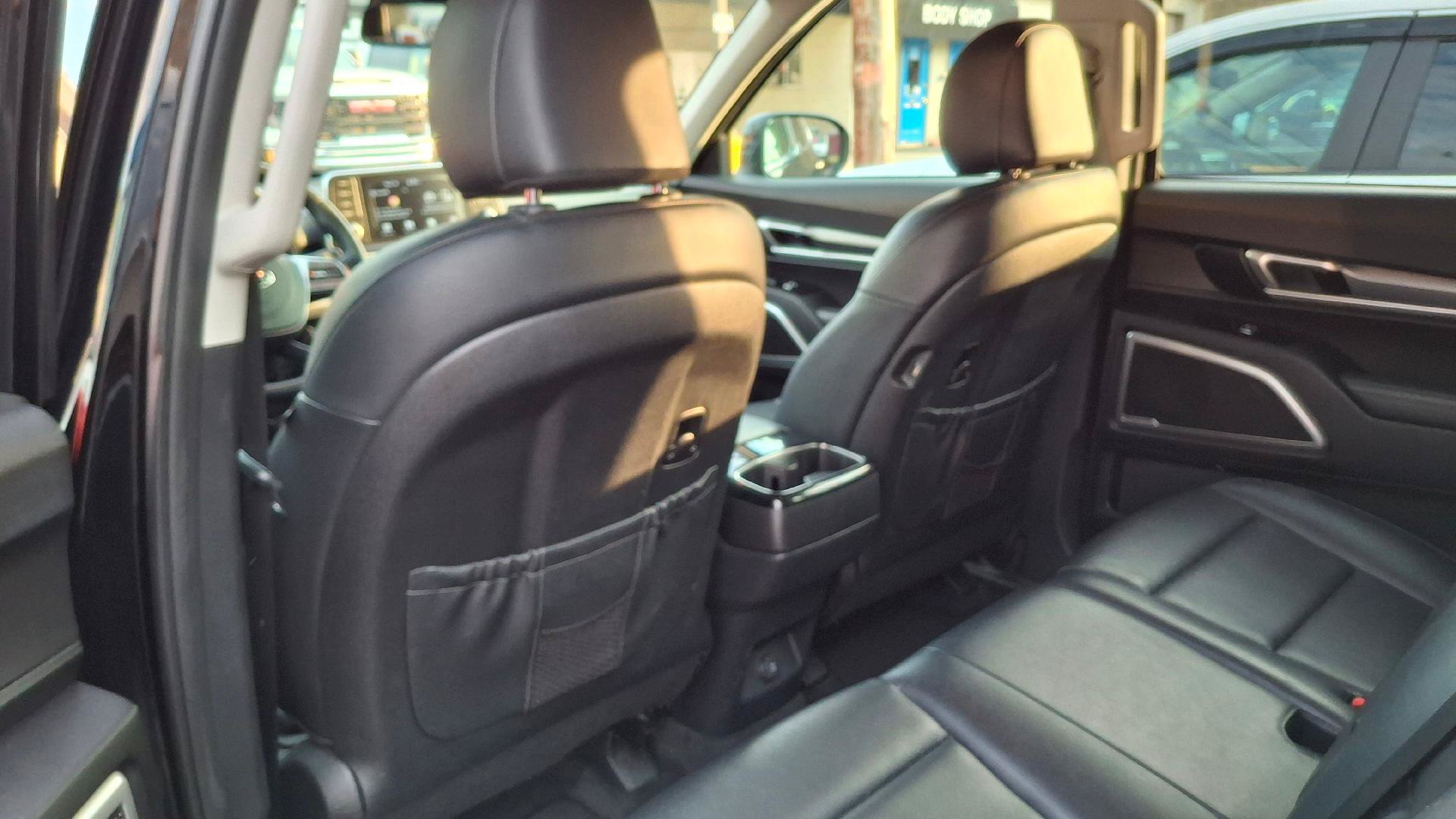 Used 2020 Kia Telluride LX AWD/4WD image 8