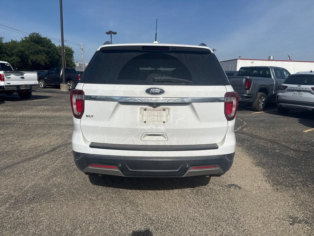 Used 2019 Ford Explorer XLT w/ Equipment Group 202A FWD image 3