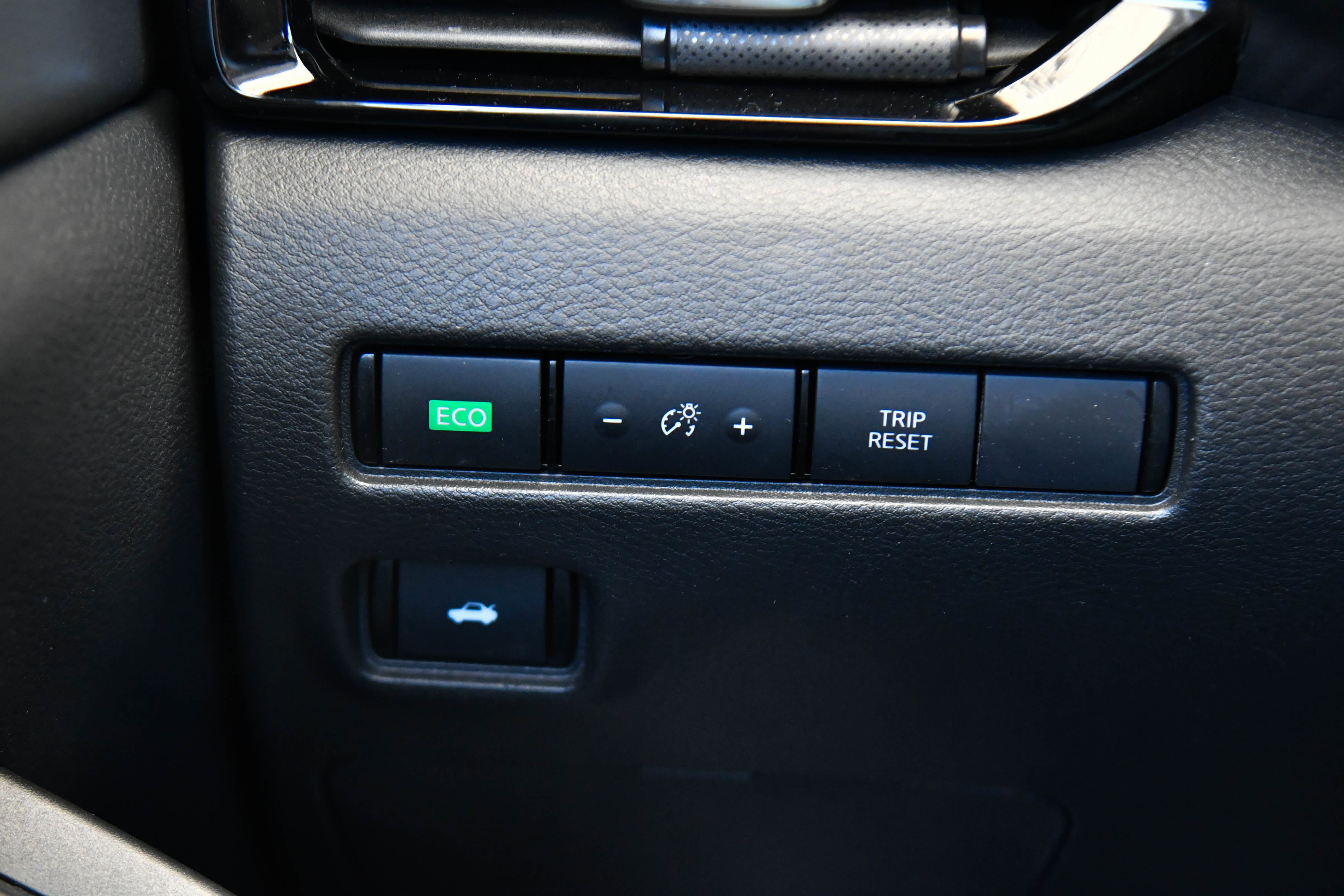 Used 2025 Nissan Sentra SV FWD image 28