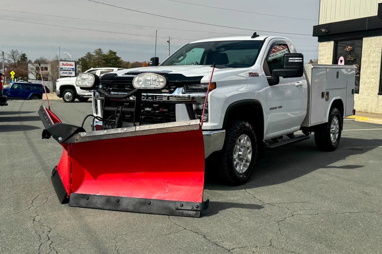 Used 2022 Chevrolet Silverado 3500 LT w/ Convenience Package image 8