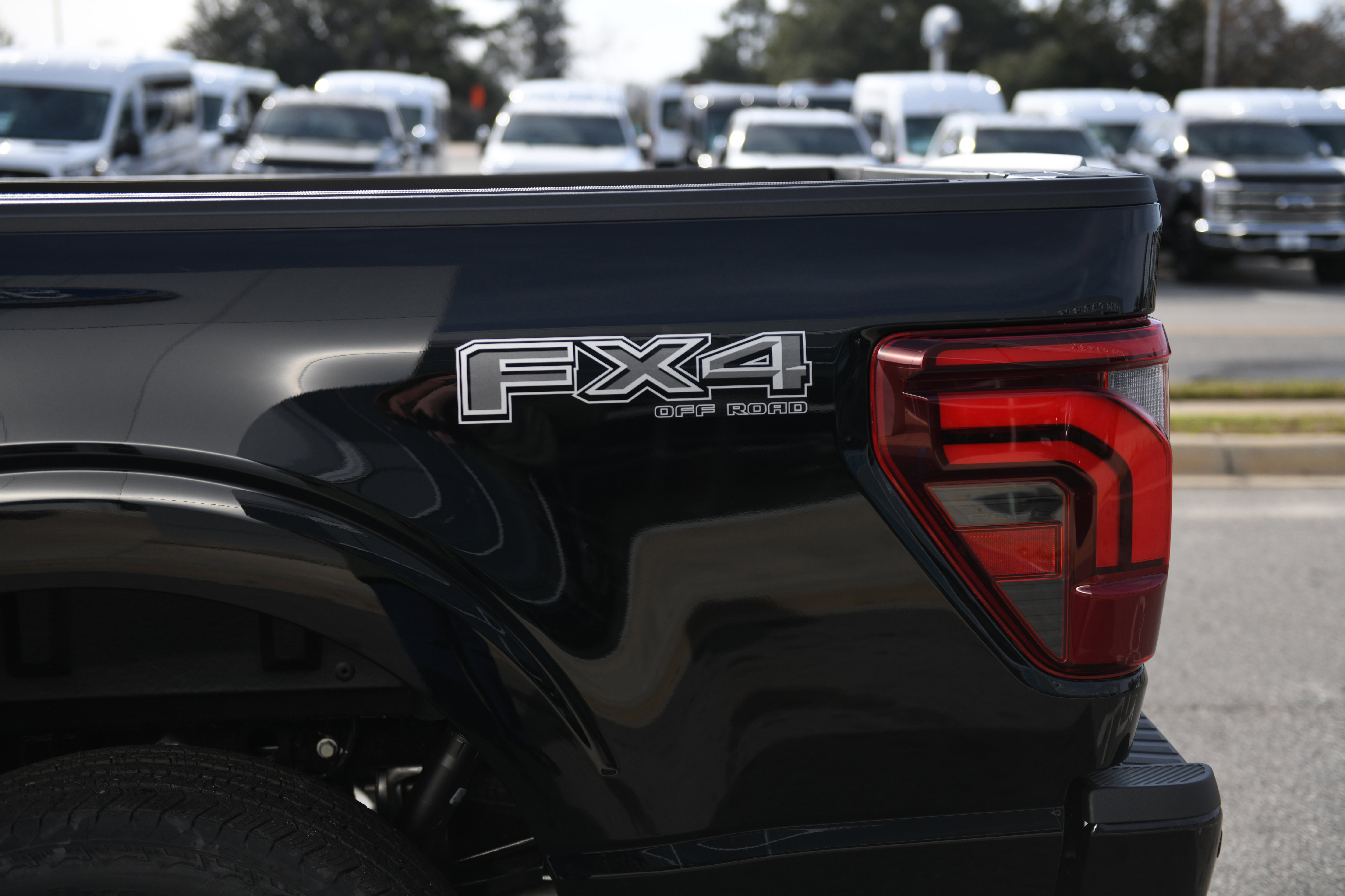 New 2025 Ford F150 Lariat w/ Equipment Group 502A High image 15