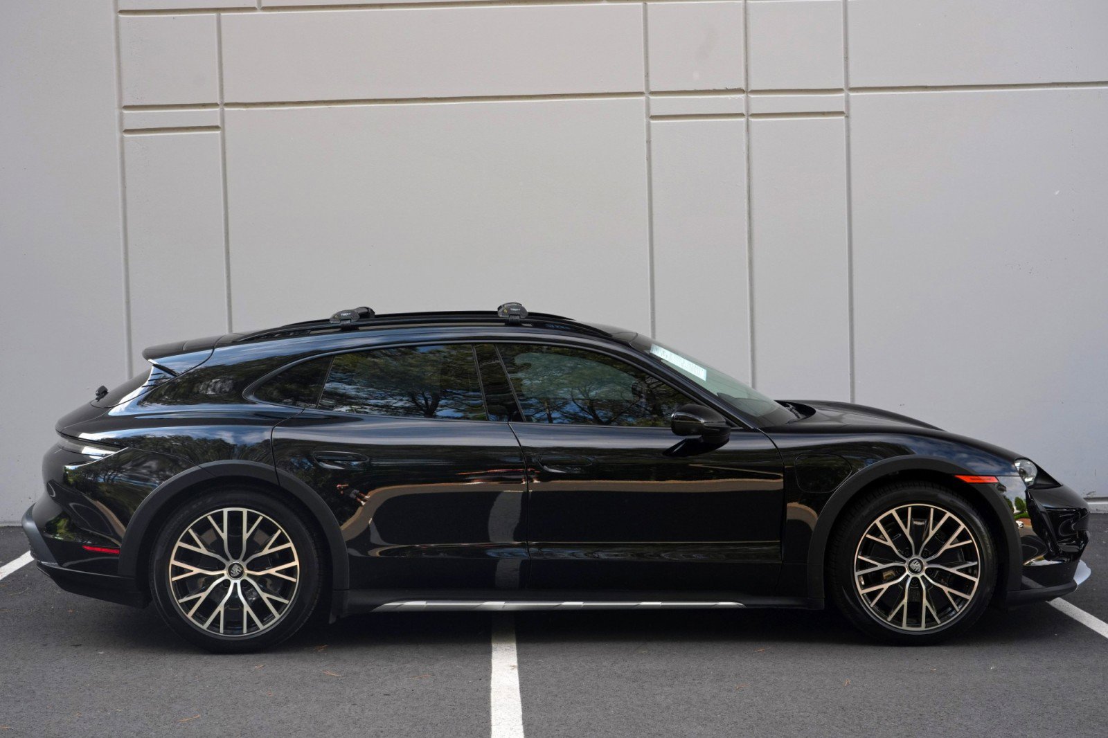 Used 2023 Porsche Taycan 4 Cross Turismo w/ Premium Package AWD/4WD image 54