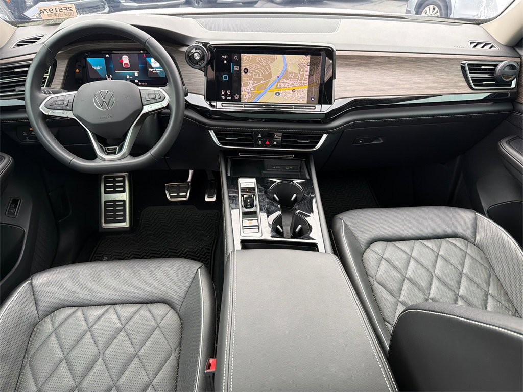 Used 2024 Volkswagen Atlas SEL Premium R-Line image 23