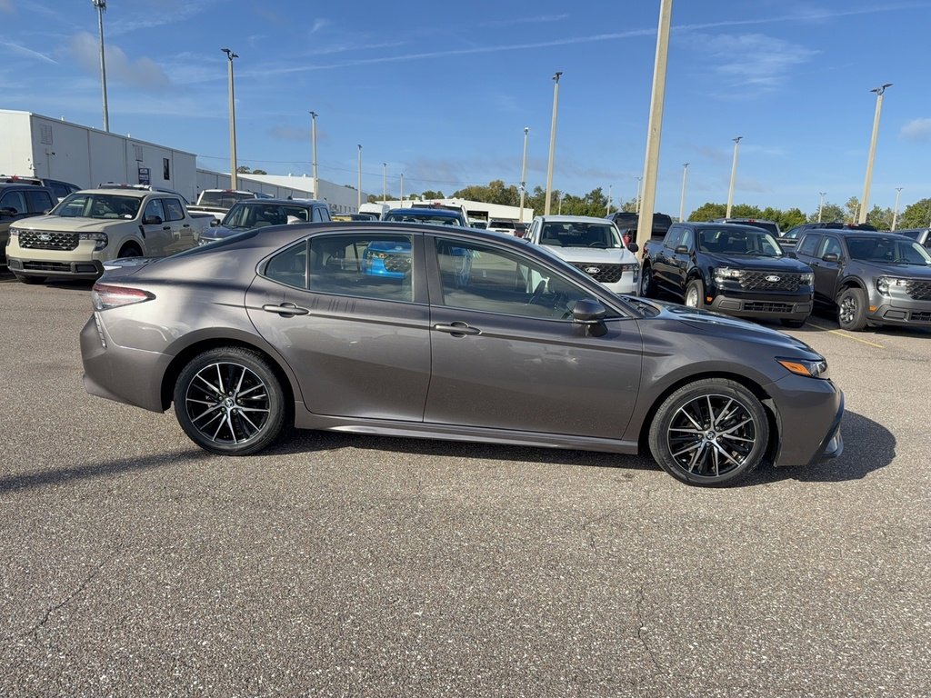 Used 2023 Toyota Camry SE image 5