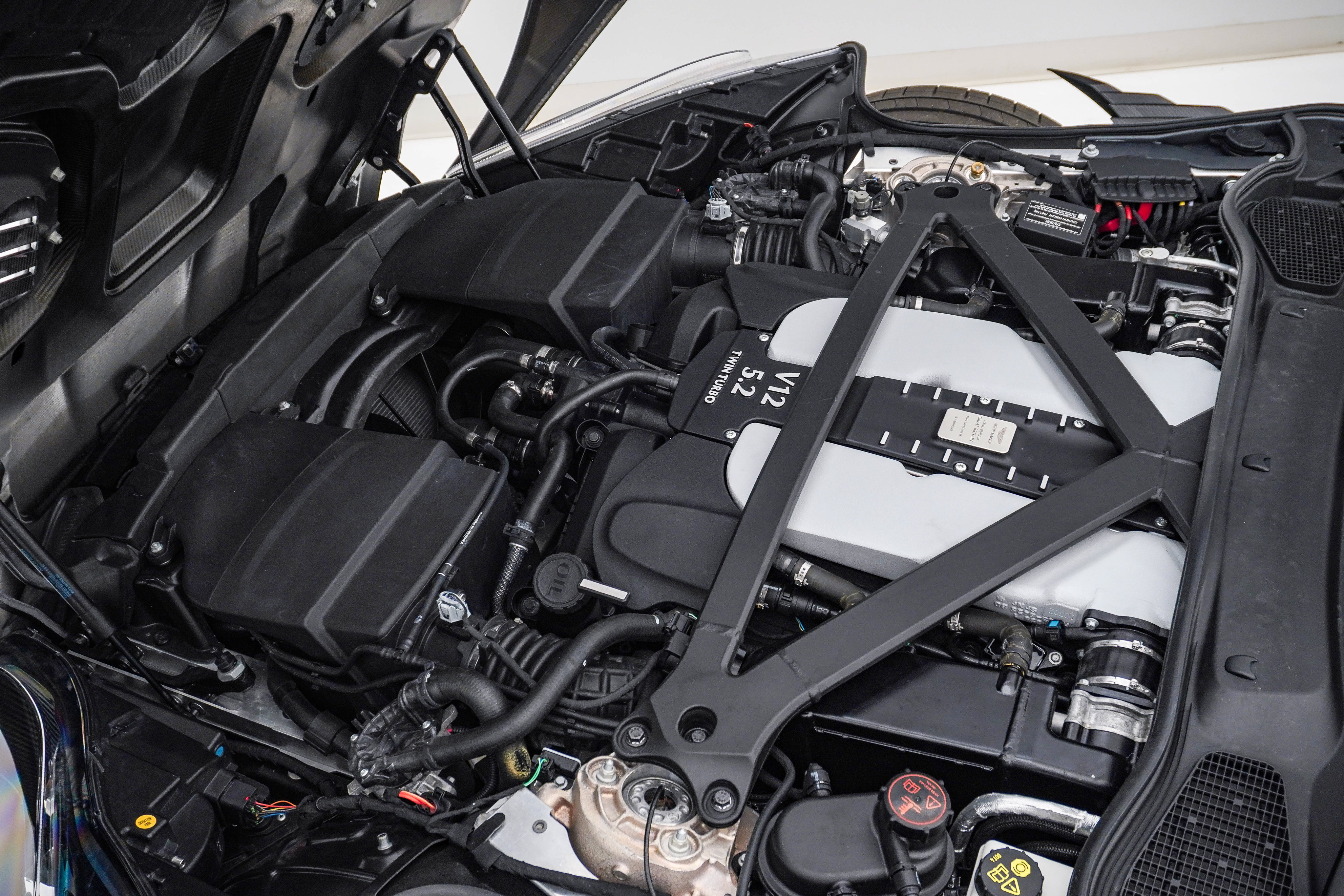 Used 2023 Aston Martin DBS Superleggera Volante RWD image 38