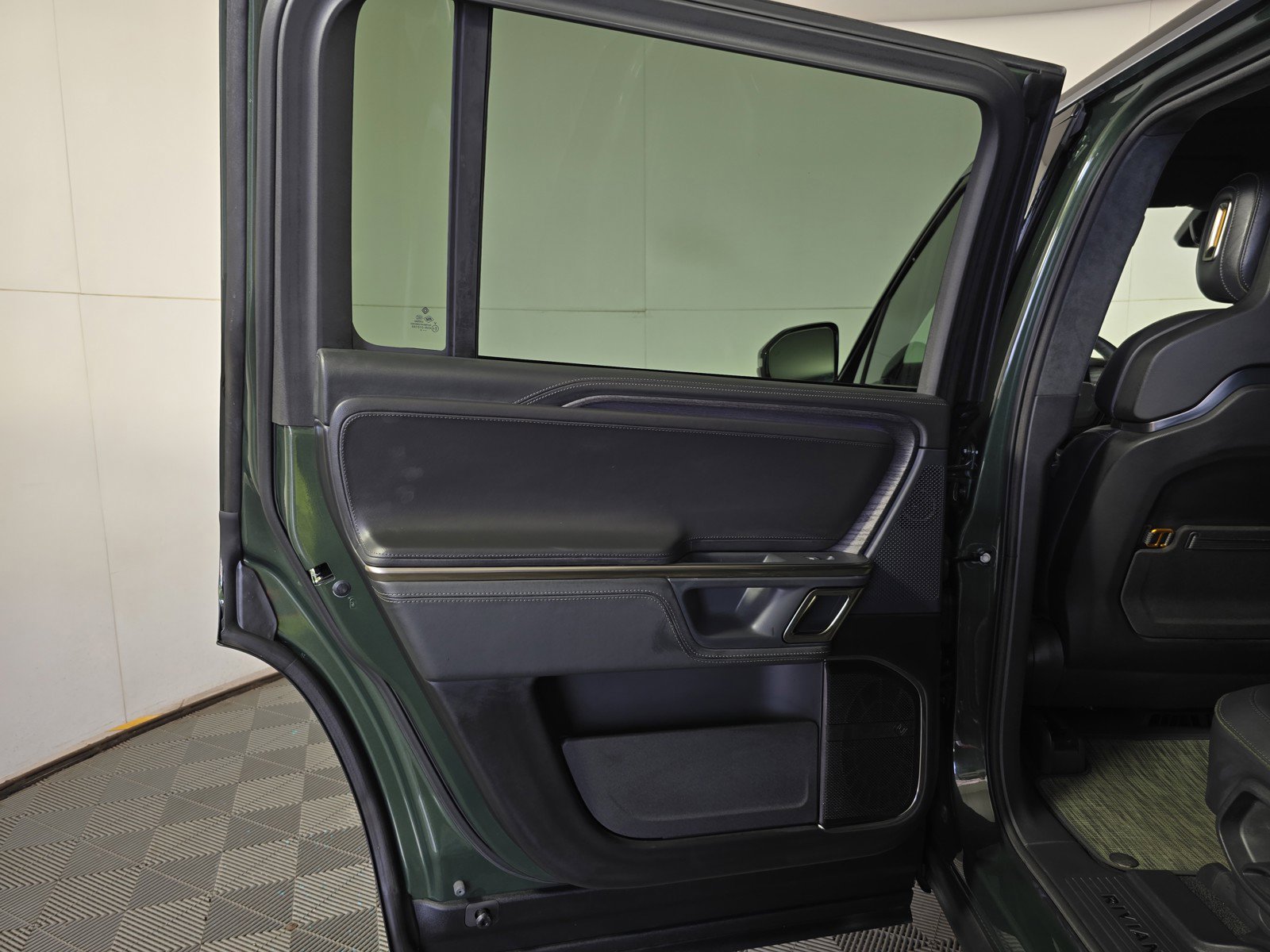 Used 2023 Rivian R1S Adventure image 16