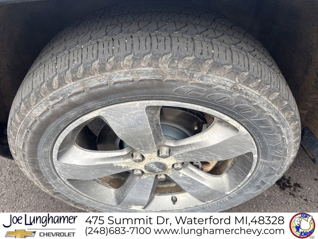 Used 2014 Jeep Grand Cherokee Overland w/ Advanced Technology Group AWD/4WD image 10