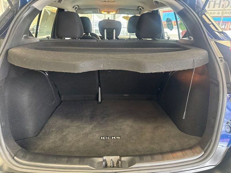 Used 2019 Nissan Kicks SV FWD image 11