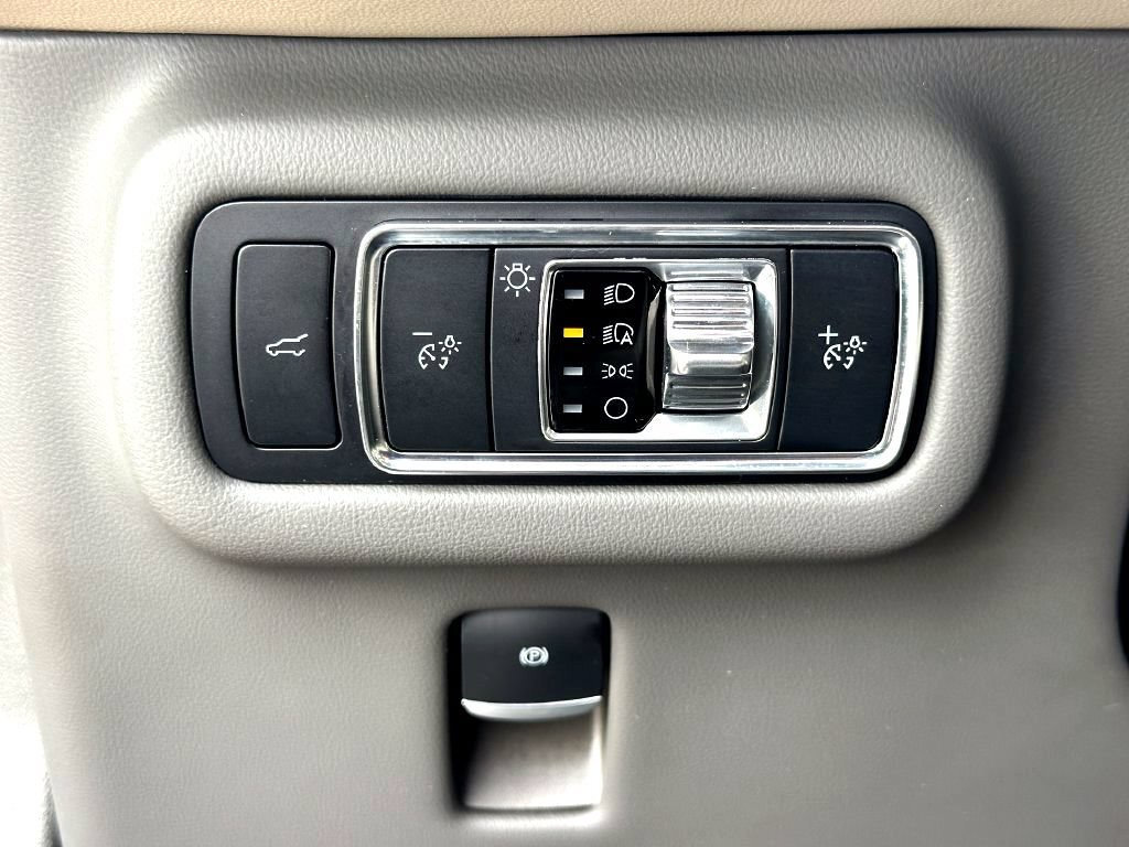 Used 2024 Lincoln Nautilus Premier AWD/4WD image 19
