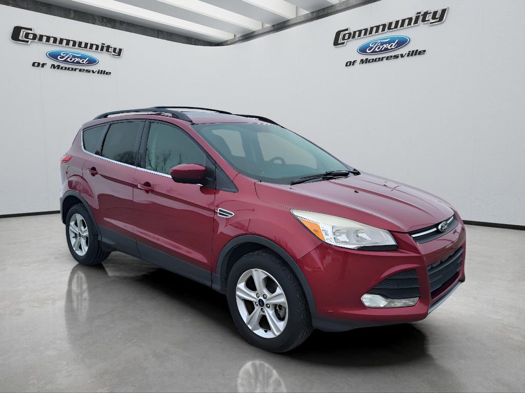 Used 2016 Ford Escape SE w/ Equipment Group 201A image 3