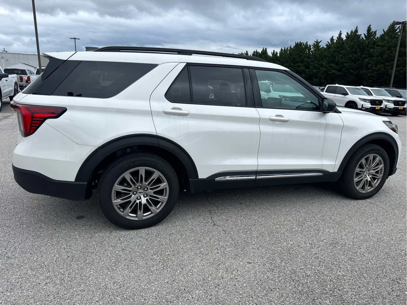 Used 2025 Ford Explorer Active w/ Active Comfort Package AWD/4WD image 9
