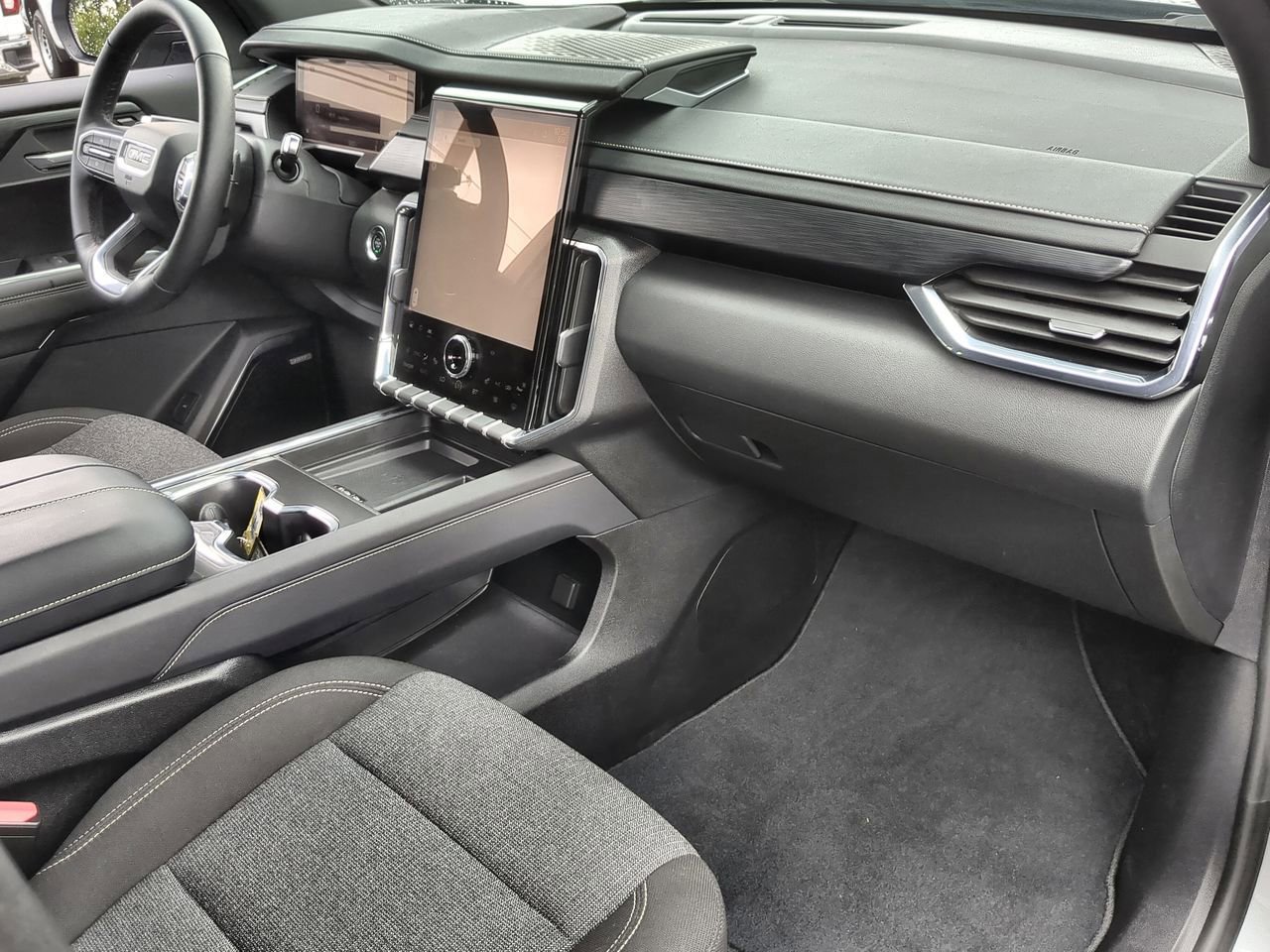 Used 2025 GMC Acadia Elevation image 29