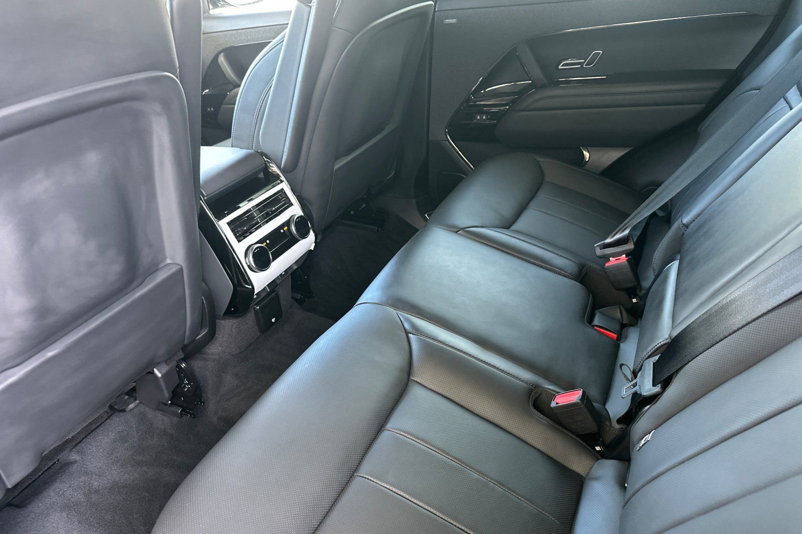 New 2026 Land Rover Range Rover Sport SE AWD/4WD image 12