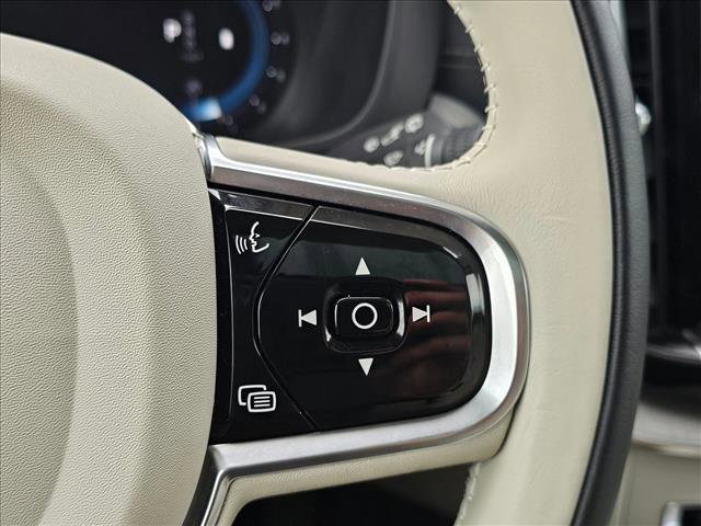Used 2023 Volvo XC60 B5 Ultimate image 21