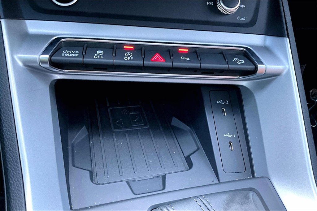 Used 2025 Audi Q3 2.0T Premium w/ Convenience Package image 16